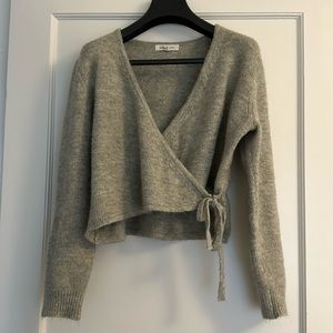 Cropped grey sweater